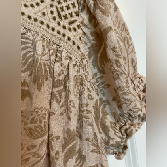 Spell Lioness Cap Sleeve Blouse - Picture 10 of 16